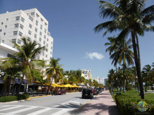 Miami Beach: Ocean Drive. (2)