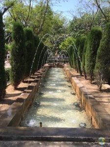 Mallorca: Springbrunnen an der Cathedrale in Palma.