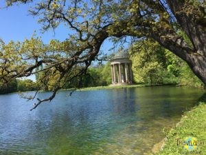 München: Spaziergang im Park des Schloss Nymphenburg. (2)