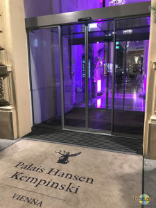 Palais Hansen Kempinski: by night. (2)